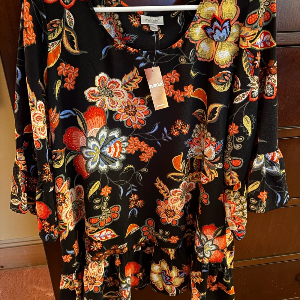 Avenue Women's Black Top with Floral Design